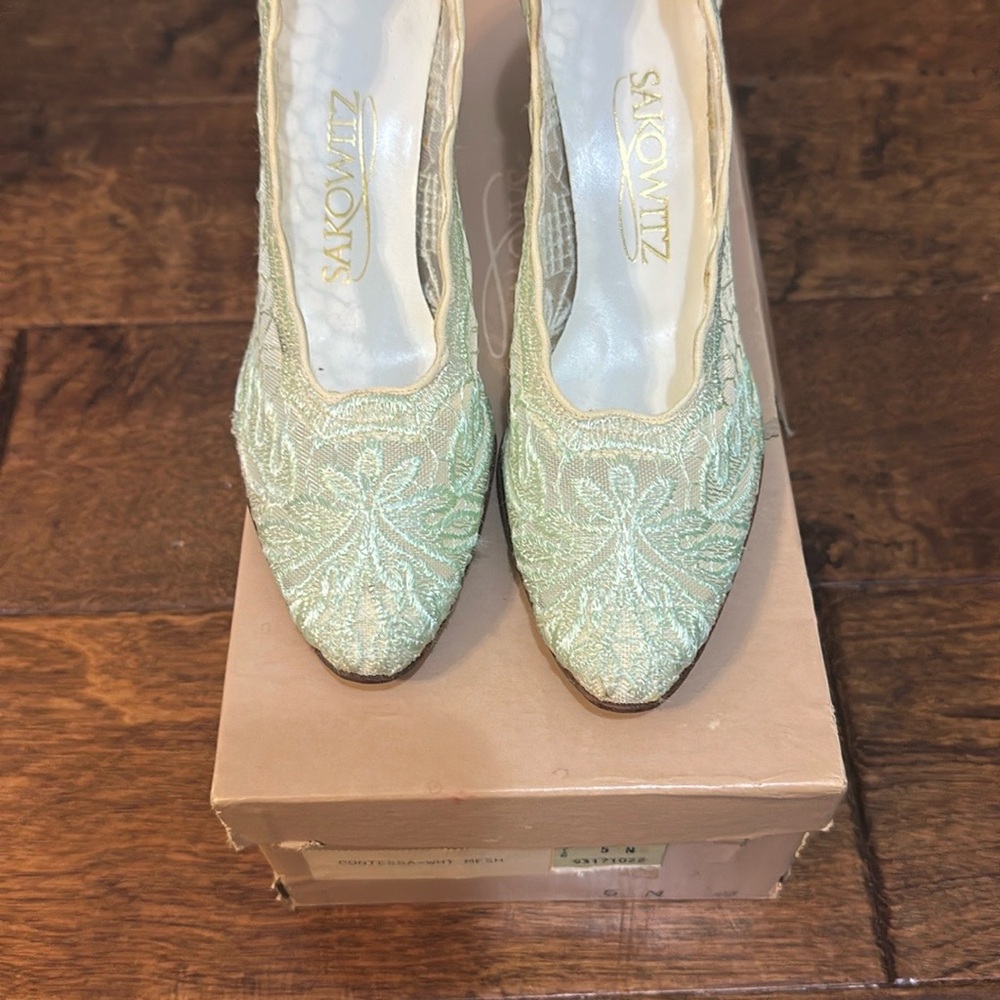 Vintage Green Lace Heels *rare*